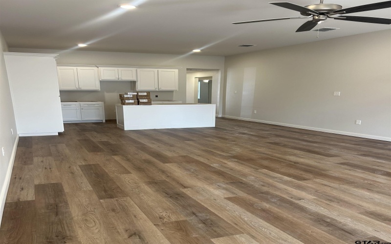 8435 Garrett Dr, Tyler, TX 75703, ,2 BañosBaños,Residential Multi Family,En Venta,8435 Garrett Dr,24016679