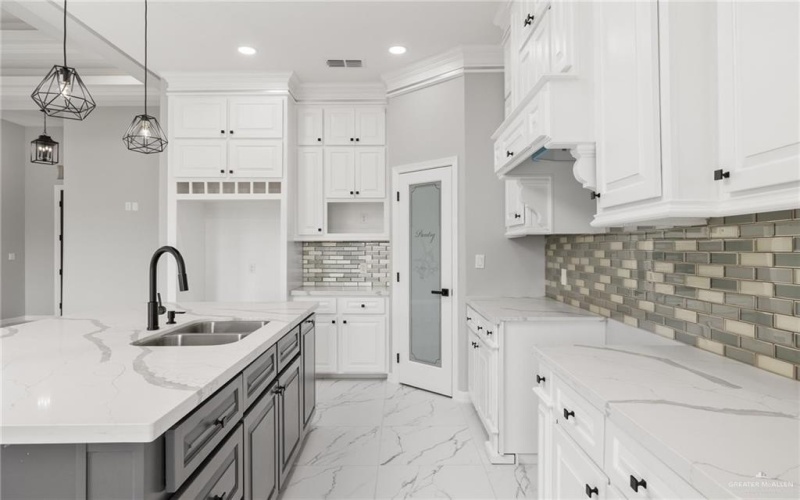802 Olivia Drive, Mercedes, TX 78570, 4 Bedrooms Bedrooms, ,2 BathroomsBathrooms,Residential,For Sale,802 Olivia Drive,465911