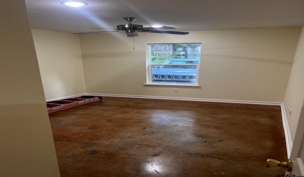 1131 E Commerce St, Tyler, TX 75702, ,5 BañosBaños,Residential Multi Family,En Venta,1131 E Commerce St,24016824