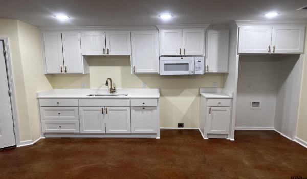 1131 E Commerce St, Tyler, TX 75702, ,5 BañosBaños,Residential Multi Family,En Venta,1131 E Commerce St,24016824