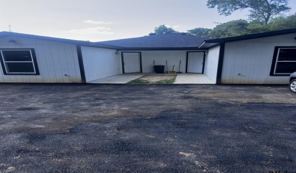 1131 E Commerce St, Tyler, TX 75702, ,5 BañosBaños,Residential Multi Family,En Venta,1131 E Commerce St,24016824