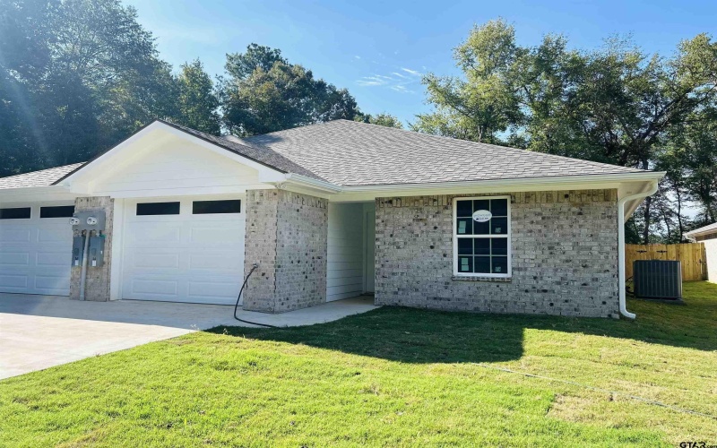 8445 Garrett Dr, Tyler, TX 75703, ,3 BañosBaños,Residential Multi Family,En Venta,8445 Garrett Dr,24016831