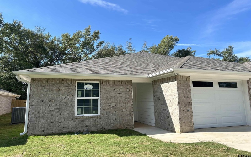 8449 Garrett Dr., Tyler, TX 75703, ,2 BañosBaños,Residential Multi Family,En Venta,8449 Garrett Dr.,24016832