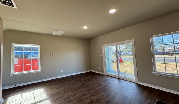 1523 Owens Ave Unit 101, Tyler, TX 75702, 3 Bedrooms Bedrooms, ,2 BathroomsBathrooms,Residential,For Sale,1523 Owens Ave Unit 101,25002157