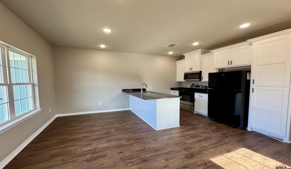 1523 Owens Ave Unit 101, Tyler, TX 75702, 3 Bedrooms Bedrooms, ,2 BathroomsBathrooms,Residential,For Sale,1523 Owens Ave Unit 101,25002157