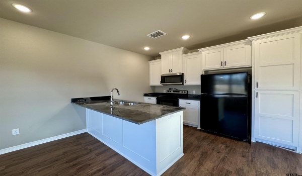 1523 Owens Ave Unit 101, Tyler, TX 75702, 3 Bedrooms Bedrooms, ,2 BathroomsBathrooms,Residential,For Sale,1523 Owens Ave Unit 101,25002157