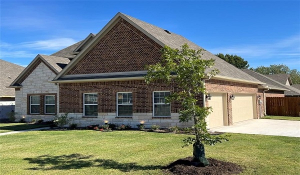 505 Ellis Place Drive, Greenville, TX 75402, 4 Bedrooms Bedrooms, ,3 BathroomsBathrooms,Residential Lease,For Rent,505 Ellis Place Drive,20866583