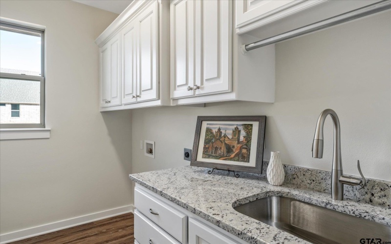 15093 High Country Acres, Tyler, TX 75706, 3 Bedrooms Bedrooms, ,2 BathroomsBathrooms,Residential,For Sale,15093 High Country Acres,25002322