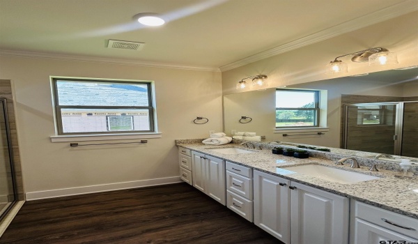 15055 High Country Acres Ln, Tyler, TX 75706, 3 Bedrooms Bedrooms, ,2 BathroomsBathrooms,Residential,For Sale,15055 High Country Acres Ln,25002360