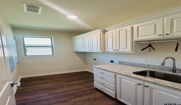 15055 High Country Acres Ln, Tyler, TX 75706, 3 Bedrooms Bedrooms, ,2 BathroomsBathrooms,Residential,For Sale,15055 High Country Acres Ln,25002360