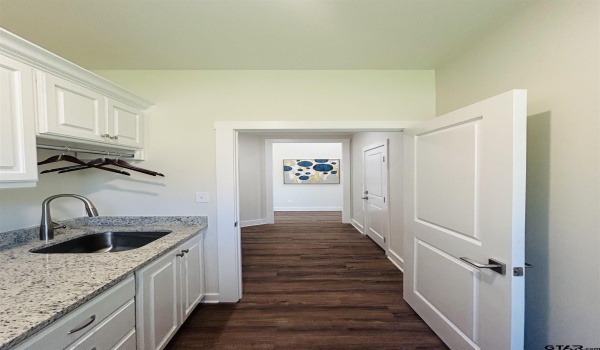15055 High Country Acres Ln, Tyler, TX 75706, 3 Bedrooms Bedrooms, ,2 BathroomsBathrooms,Residential,For Sale,15055 High Country Acres Ln,25002360