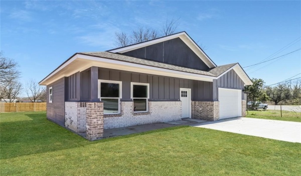 4105 Rees Street, Greenville, TX 75401, 3 Bedrooms Bedrooms, ,2 BathroomsBathrooms,Residential,For Sale,4105 Rees Street,20868732