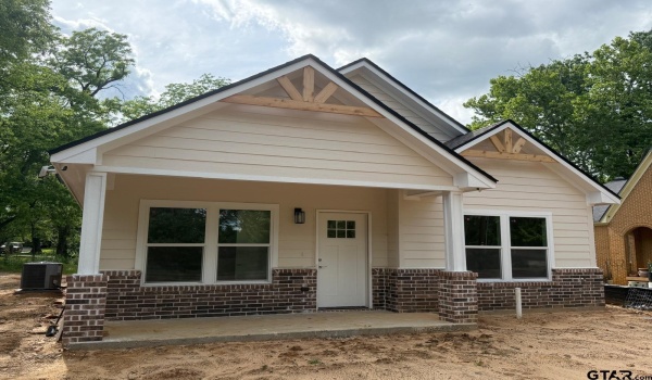 1100 N Bois D Arc, Tyler, TX 75702, 3 Bedrooms Bedrooms, ,2 BathroomsBathrooms,Residential,For Sale,1100 N Bois D Arc,25003789