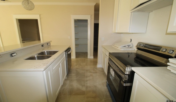1100 N Bois D Arc, Tyler, TX 75702, 3 Bedrooms Bedrooms, ,2 BathroomsBathrooms,Residential,For Sale,1100 N Bois D Arc,25003789