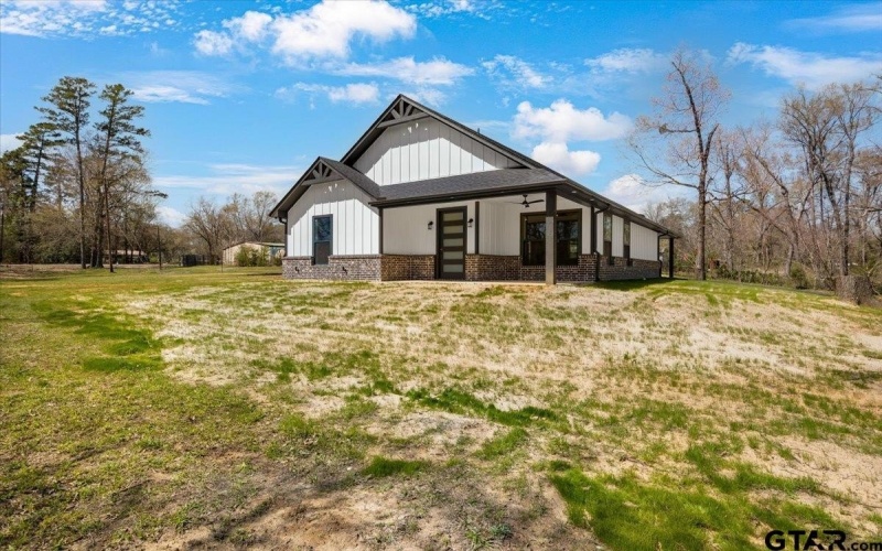 12717 Hillcrest Rd, Tyler, TX 75708, 3 Habitaciones Habitaciones , ,2 BañosBaños,Residential,En Venta,12717 Hillcrest Rd,25004066
