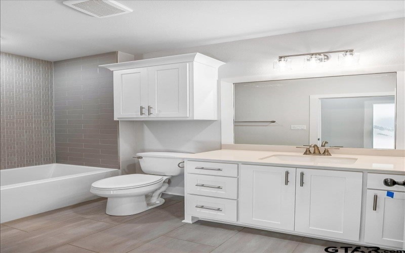 9256 Villas Ct, Tyler, TX 75703, 4 Habitaciones Habitaciones , ,2 BañosBaños,Residential,En Venta,9256 Villas Ct,25004225