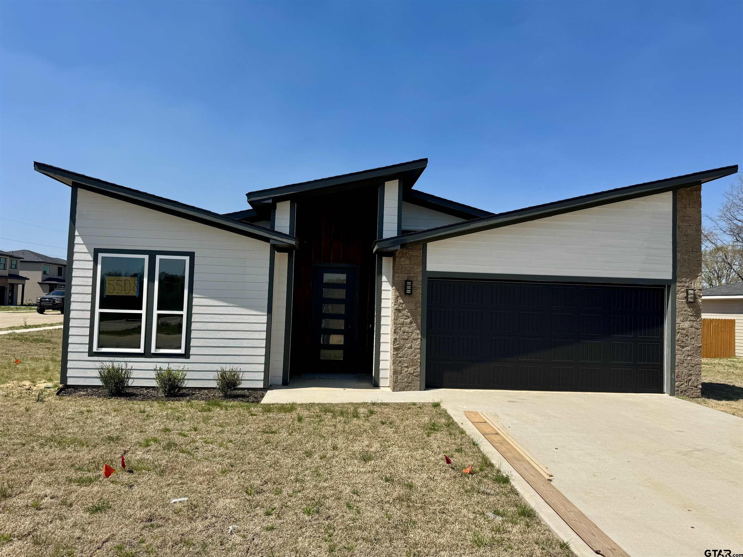 15520 Greenhouse Way, Lindale, TX 75771, 3 Bedrooms Bedrooms, ,2 BathroomsBathrooms,Residential,For Sale,15520 Greenhouse Way,25004414
