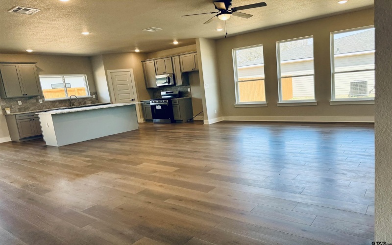 15520 Greenhouse Way, Lindale, TX 75771, 3 Bedrooms Bedrooms, ,2 BathroomsBathrooms,Residential,For Sale,15520 Greenhouse Way,25004416