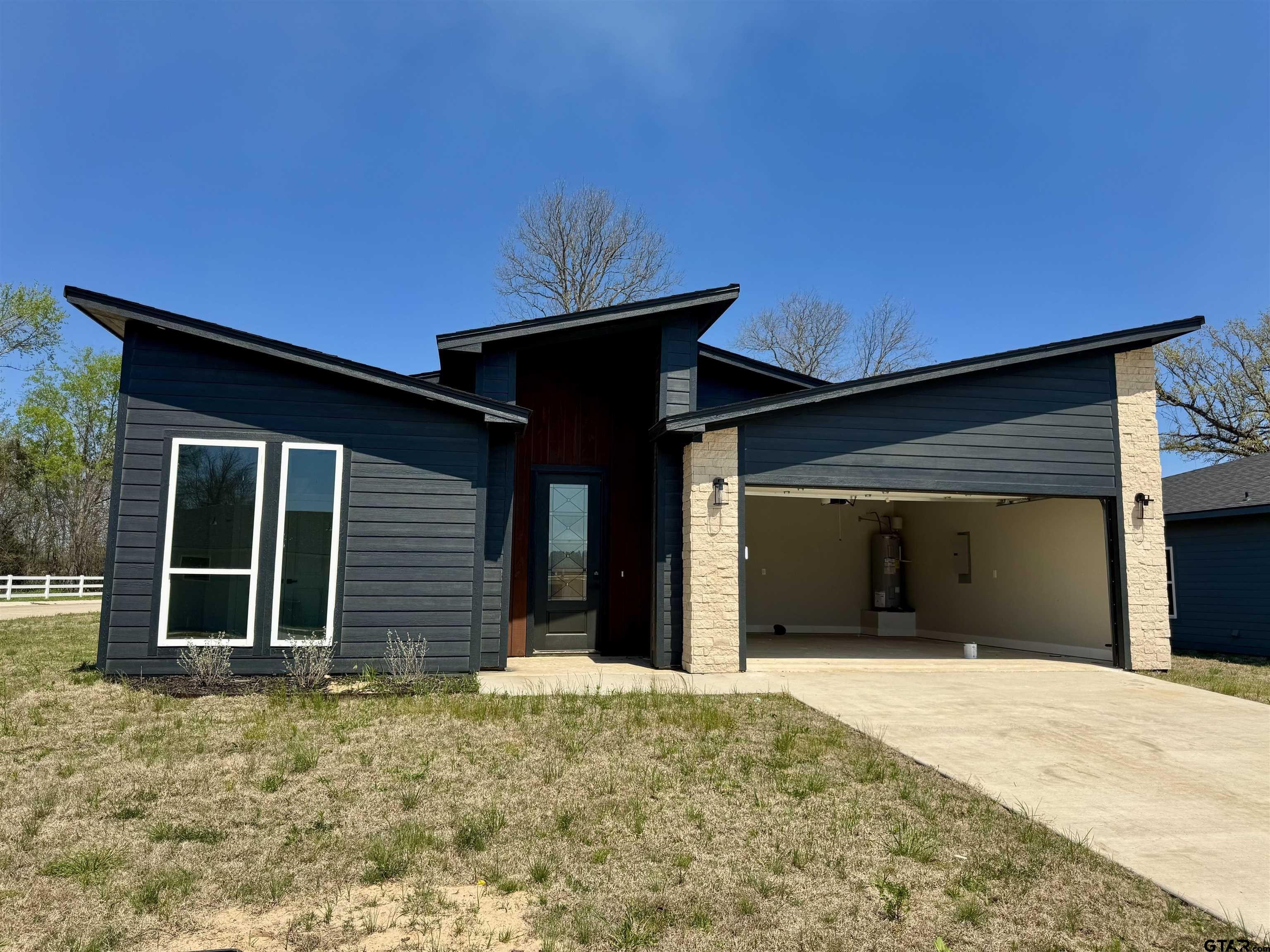 15610 Garden Lane, Lindale, TX 75771, 3 Bedrooms Bedrooms, ,2 BathroomsBathrooms,Residential,For Sale,15610 Garden Lane,25004470