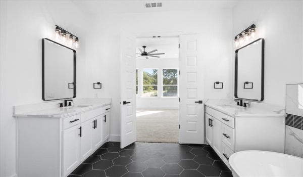 2057 Glenhollow Drive, Weatherford, TX 76088, 4 Bedrooms Bedrooms, ,3 BathroomsBathrooms,Residential,For Sale,2057 Glenhollow Drive,20866596