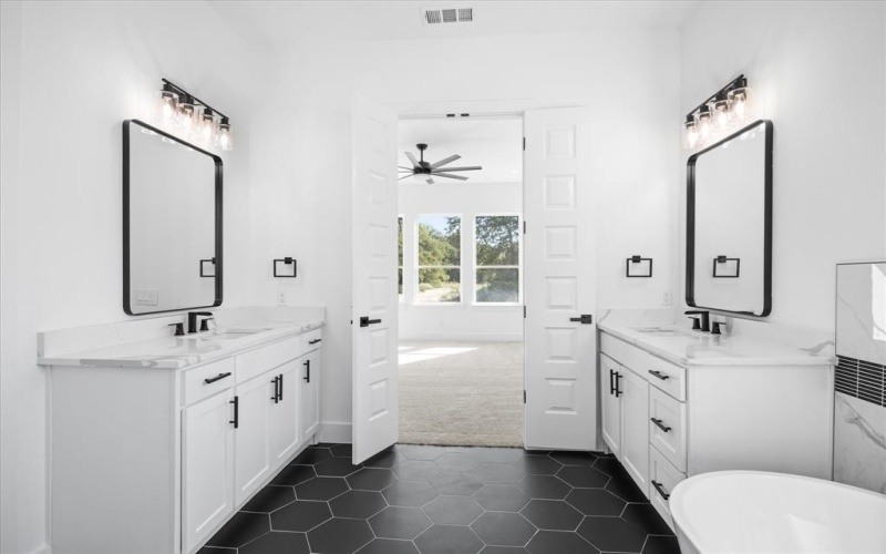2057 Glenhollow Drive, Weatherford, TX 76088, 4 Bedrooms Bedrooms, ,3 BathroomsBathrooms,Residential,For Sale,2057 Glenhollow Drive,20866596