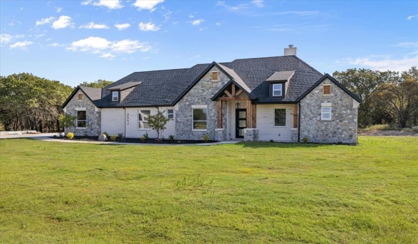 2057 Glenhollow Drive, Weatherford, TX 76088, 4 Bedrooms Bedrooms, ,3 BathroomsBathrooms,Residential,For Sale,2057 Glenhollow Drive,20866596