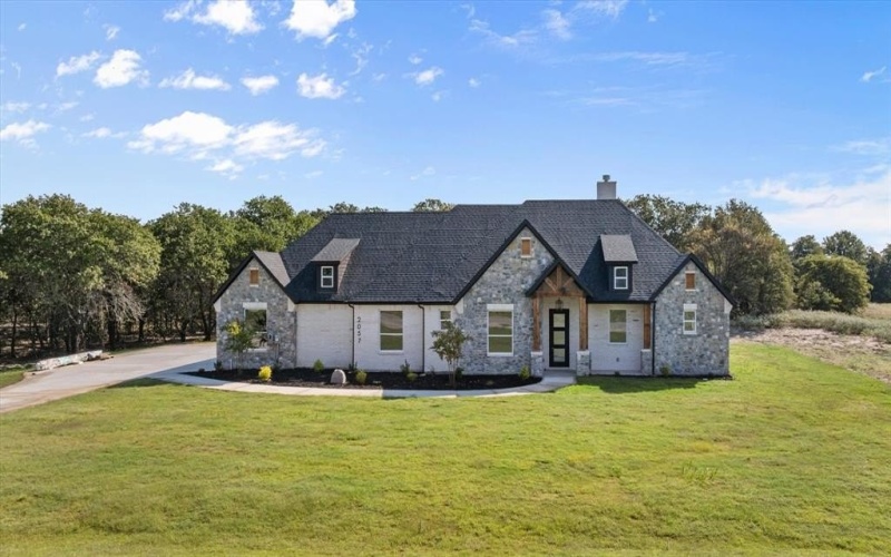2057 Glenhollow Drive, Weatherford, TX 76088, 4 Bedrooms Bedrooms, ,3 BathroomsBathrooms,Residential,For Sale,2057 Glenhollow Drive,20866596