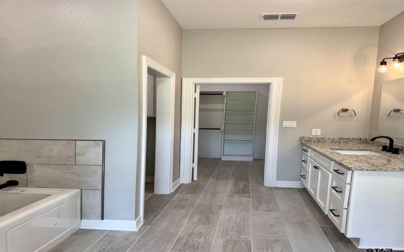 118 PR 6305, Mineola, TX 75773, 3 Bedrooms Bedrooms, ,2 BathroomsBathrooms,Residential,For Sale,118 PR 6305,25004705