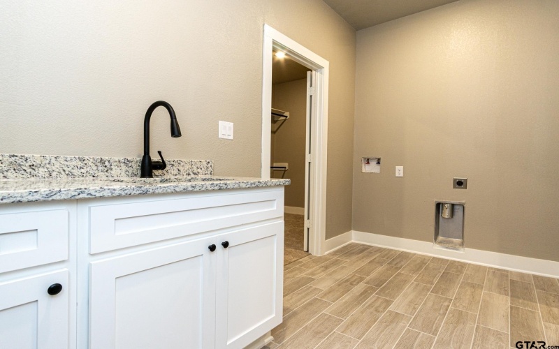 122 PR 6305, Mineola, TX 75773, 4 Bedrooms Bedrooms, ,2 BathroomsBathrooms,Residential,For Sale,122 PR 6305,25004706