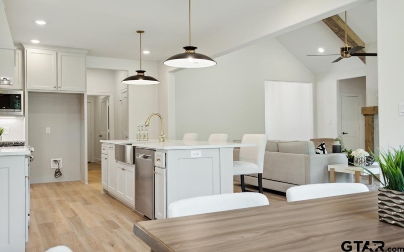 5300 Hollytree Dr, Tyler, TX 75703, 3 Habitaciones Habitaciones , ,2 BañosBaños,Residential,En Venta,5300 Hollytree Dr,25004839