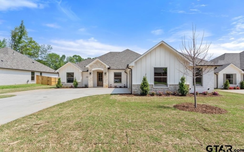 5300 Hollytree Dr, Tyler, TX 75703, 3 Habitaciones Habitaciones , ,2 BañosBaños,Residential,En Venta,5300 Hollytree Dr,25004839