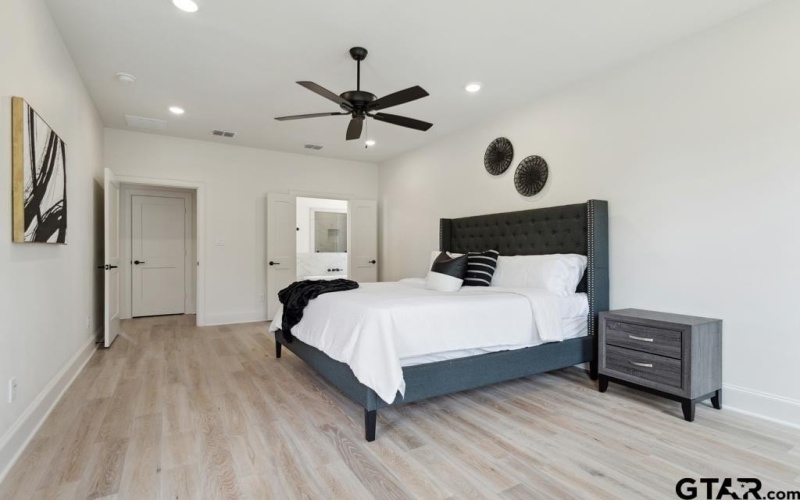 5300 Hollytree Dr, Tyler, TX 75703, 3 Habitaciones Habitaciones , ,2 BañosBaños,Residential,En Venta,5300 Hollytree Dr,25004839