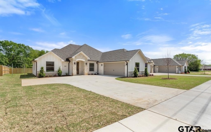 5300 Hollytree Dr, Tyler, TX 75703, 3 Habitaciones Habitaciones , ,2 BañosBaños,Residential,En Venta,5300 Hollytree Dr,25004839
