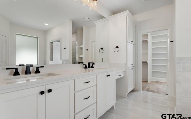 5324 Hollytree Dr, Tyler, TX 75703, 3 Habitaciones Habitaciones , ,2 BañosBaños,Residential,En Venta,5324 Hollytree Dr,25004860