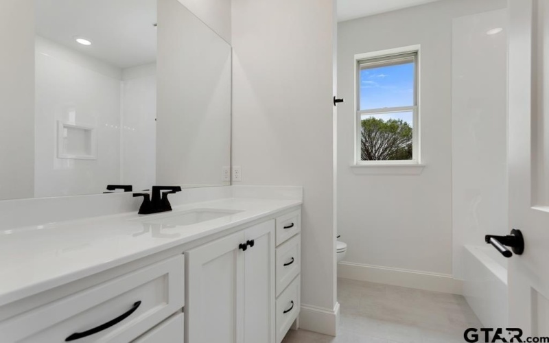 5324 Hollytree Dr, Tyler, TX 75703, 3 Habitaciones Habitaciones , ,2 BañosBaños,Residential,En Venta,5324 Hollytree Dr,25004860
