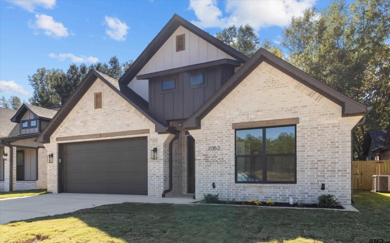 2053 Locklear Ln, Tyler, TX 75703, 4 Habitaciones Habitaciones , ,2 BañosBaños,Residential,En Venta,2053 Locklear Ln,25004922