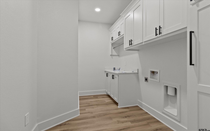 2069 Locklear Ln, Tyler, TX 75703, 4 Habitaciones Habitaciones , ,2 BañosBaños,Residential,En Venta,2069 Locklear Ln,25004924
