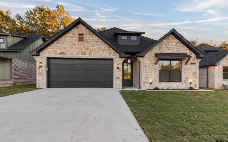 2041 Locklear Ln, Tyler, TX 75703, 4 Bedrooms Bedrooms, ,2 BathroomsBathrooms,Residential,For Sale,2041 Locklear Ln,25004925