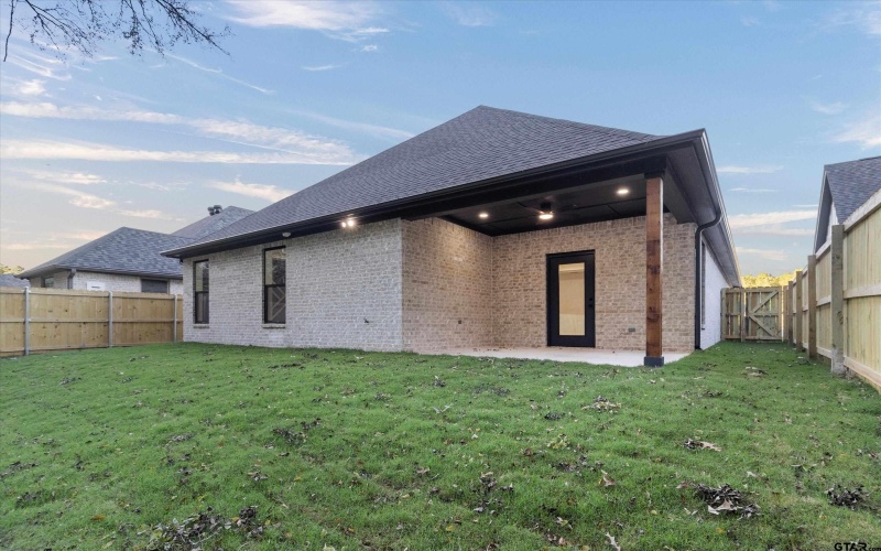 2041 Locklear Ln, Tyler, TX 75703, 4 Bedrooms Bedrooms, ,2 BathroomsBathrooms,Residential,For Sale,2041 Locklear Ln,25004925