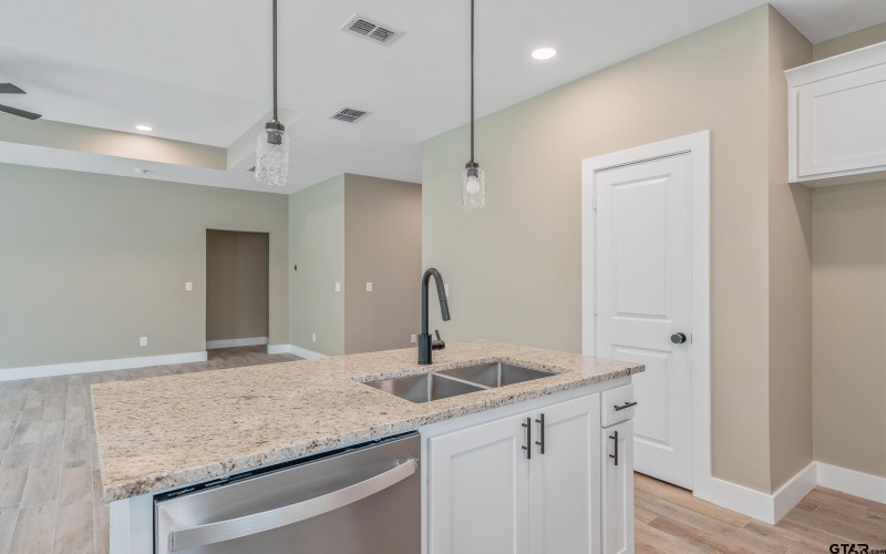 16218 Crossing Circle, Lindale, TX 75771, 3 Habitaciones Habitaciones , ,2 BañosBaños,Residential,En Venta,16218 Crossing Circle,25005274
