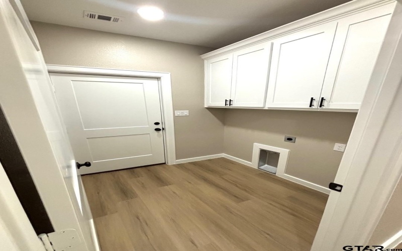 2316 HUGHEY DRIVE, Tyler, TX 75701, 3 Bedrooms Bedrooms, ,2 BathroomsBathrooms,Residential,For Sale,2316 HUGHEY DRIVE,25005479