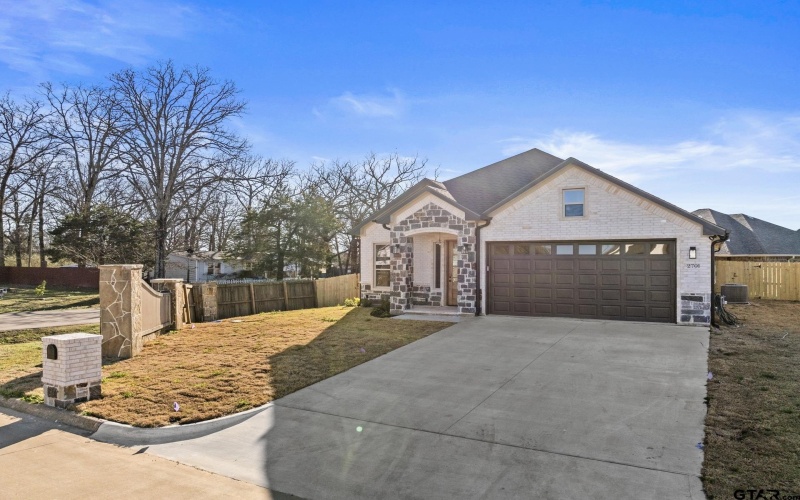 2701 Stone Hedge, Mt Pleasant, TX 75455, 3 Bedrooms Bedrooms, ,2 BathroomsBathrooms,Residential,For Sale,2701 Stone Hedge,25005603