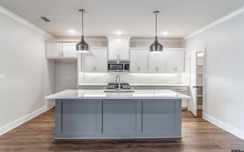7013 Hillside, Tyler, TX 75707, 4 Bedrooms Bedrooms, ,2 BathroomsBathrooms,Residential,For Sale,7013 Hillside,25005836