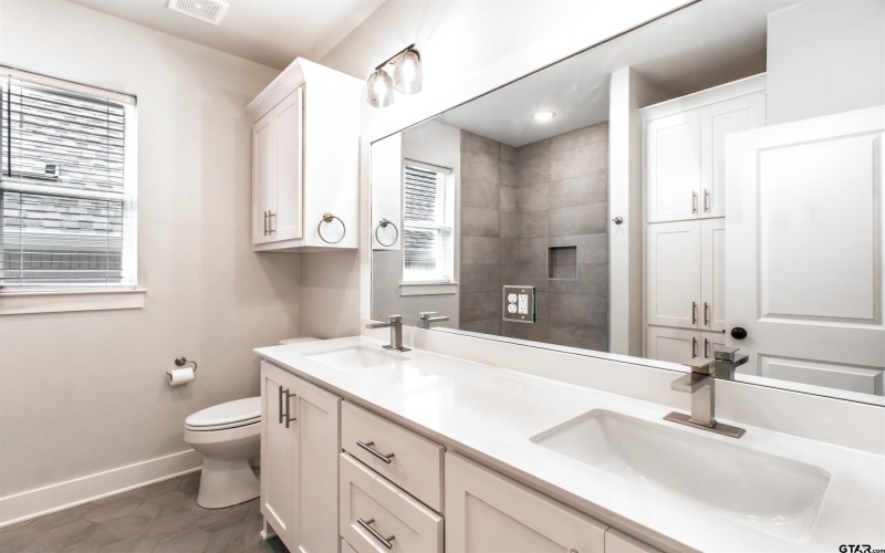 7013 Hillside, Tyler, TX 75707, 4 Bedrooms Bedrooms, ,2 BathroomsBathrooms,Residential,For Sale,7013 Hillside,25005836