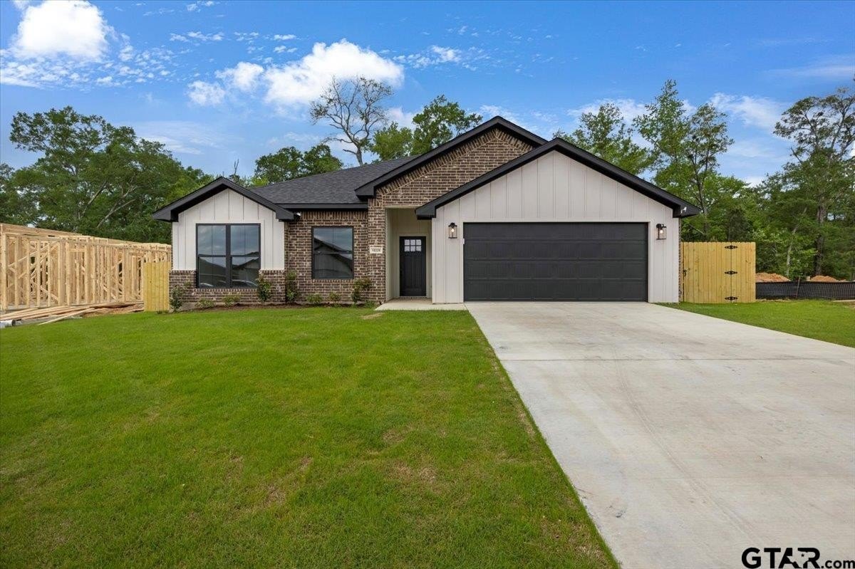 16226 Crossing Circle, Lindale, TX 75771, 4 Bedrooms Bedrooms, ,2 BathroomsBathrooms,Residential,For Sale,16226 Crossing Circle,25005995