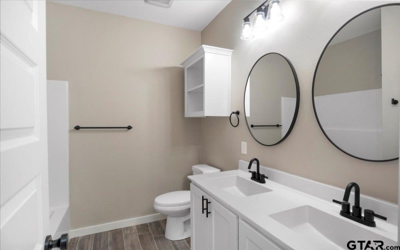 16226 Crossing Circle, Lindale, TX 75771, 4 Bedrooms Bedrooms, ,2 BathroomsBathrooms,Residential,For Sale,16226 Crossing Circle,25005995
