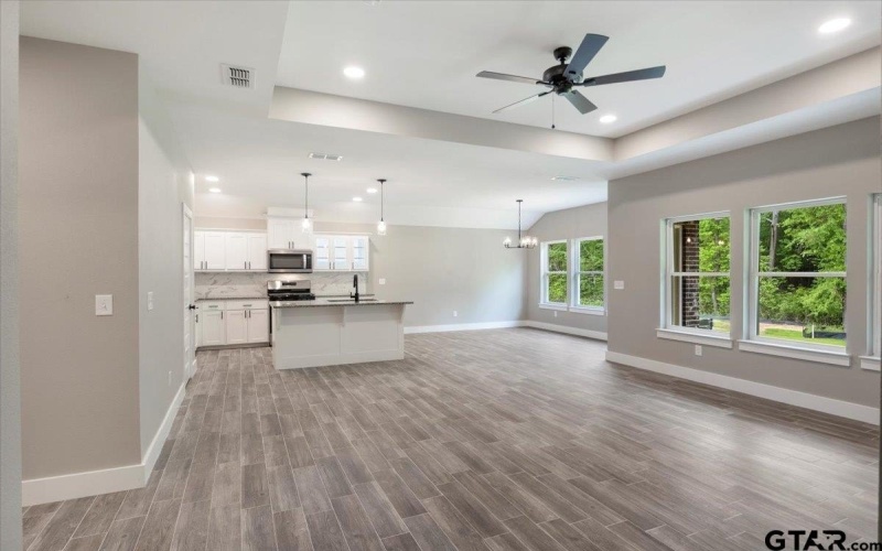 16226 Crossing Circle, Lindale, TX 75771, 4 Bedrooms Bedrooms, ,2 BathroomsBathrooms,Residential,For Sale,16226 Crossing Circle,25005995