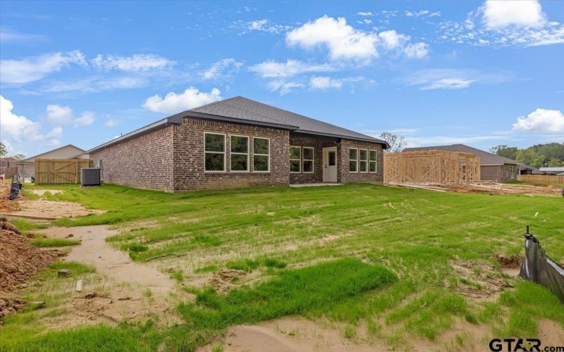 16226 Crossing Circle, Lindale, TX 75771, 4 Bedrooms Bedrooms, ,2 BathroomsBathrooms,Residential,For Sale,16226 Crossing Circle,25005995