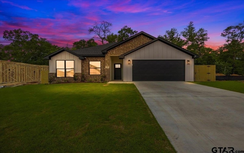 16226 Crossing Circle, Lindale, TX 75771, 4 Bedrooms Bedrooms, ,2 BathroomsBathrooms,Residential,For Sale,16226 Crossing Circle,25005995