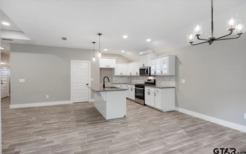 16226 Crossing Circle, Lindale, TX 75771, 4 Bedrooms Bedrooms, ,2 BathroomsBathrooms,Residential,For Sale,16226 Crossing Circle,25005995
